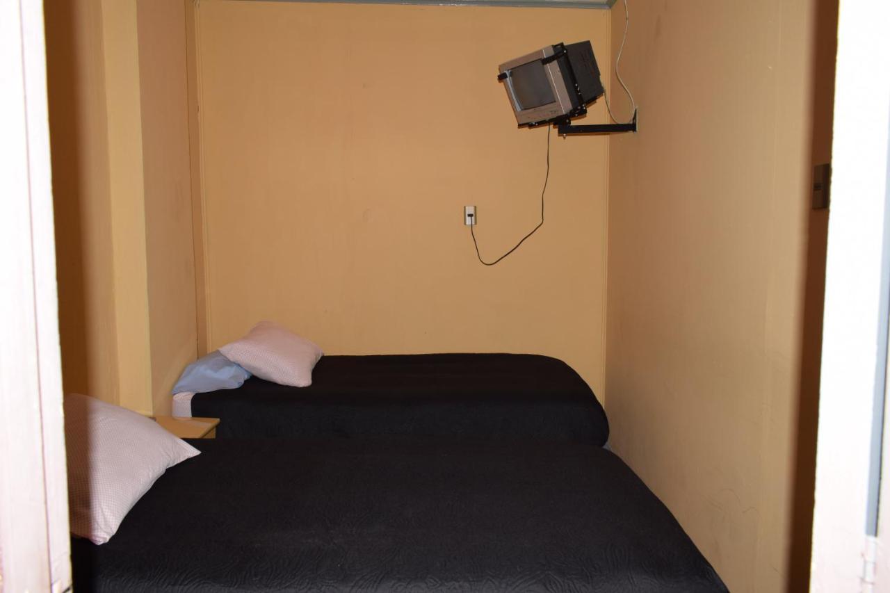 Hostal Torres Del Paine Punta Arenas Esterno foto