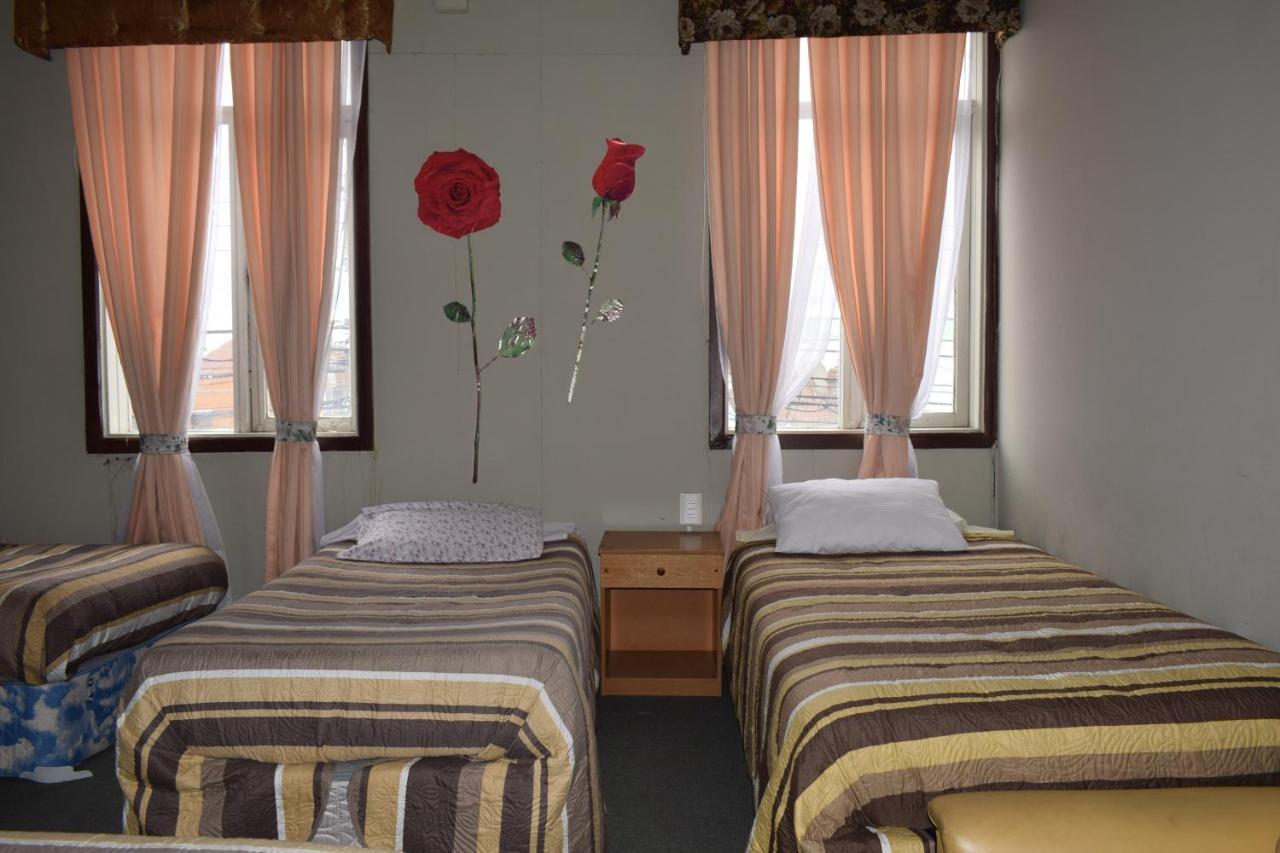 Hostal Torres Del Paine Punta Arenas Esterno foto